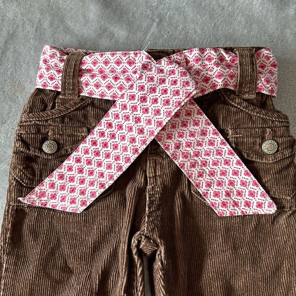 Old Navy - corduroy pants with wide tie  belt. Size 2T - Picture 2 of 4